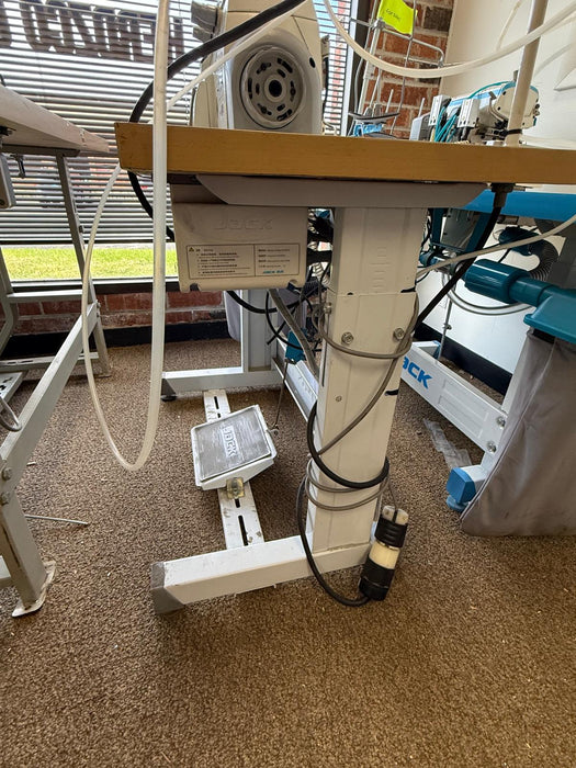 JACK JK-797DI-3-504 4 Thread Overlock Small Cylinder Industrial Sewing Machine, Pre-Owned
