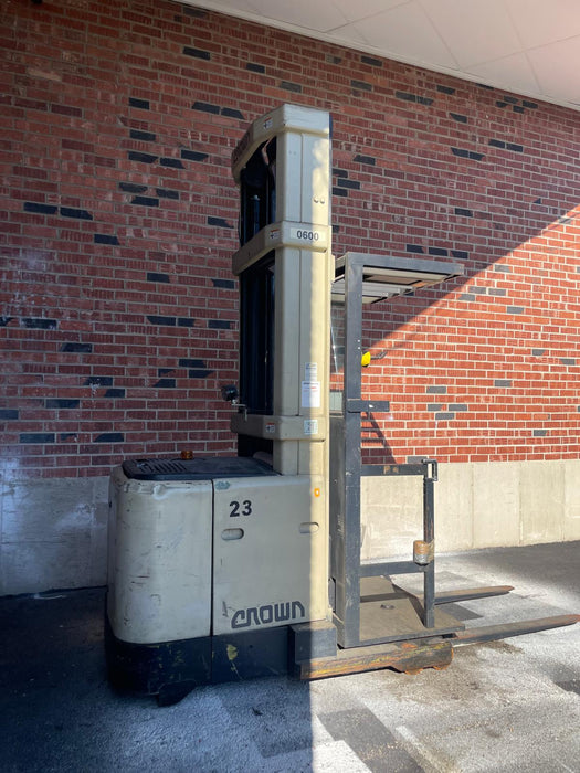 Crown SP3200 Electric Stand-Up Order Picker Forklift, CAP# 3,000lbs