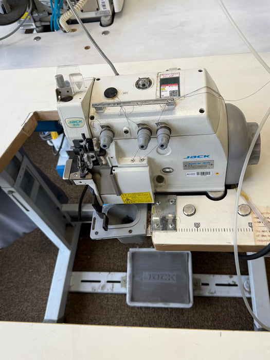 JACK JK-797DI-3-504 4 Thread Overlock Small Cylinder Industrial Sewing Machine, Pre-Owned