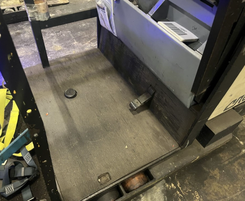 Crown SP3200 Electric Stand-Up Order Picker Forklift, CAP# 3,000lbs