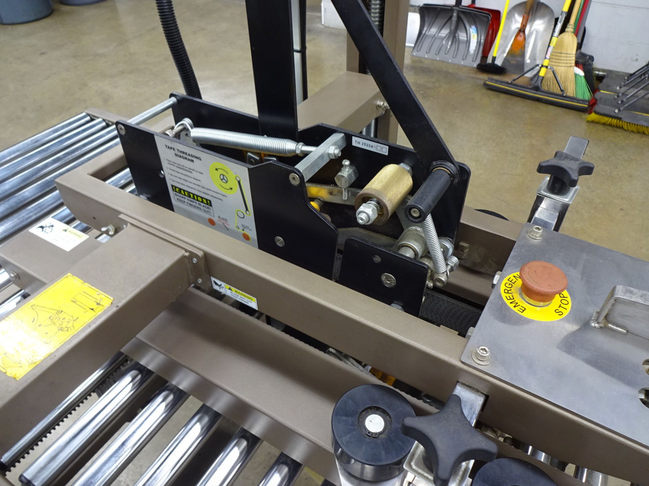 HIGHLIGHT INDUSTRIES MODEL MAGNUM2300-SDV TOP & BOTTOM CARTON TAPER, Used