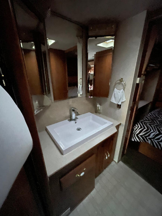 2002 Coachmen Aurora RV Motorhome, Gas