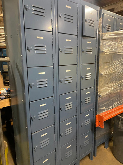 18 Compartment Cubicle Box Employee Locker Blue Steel, New