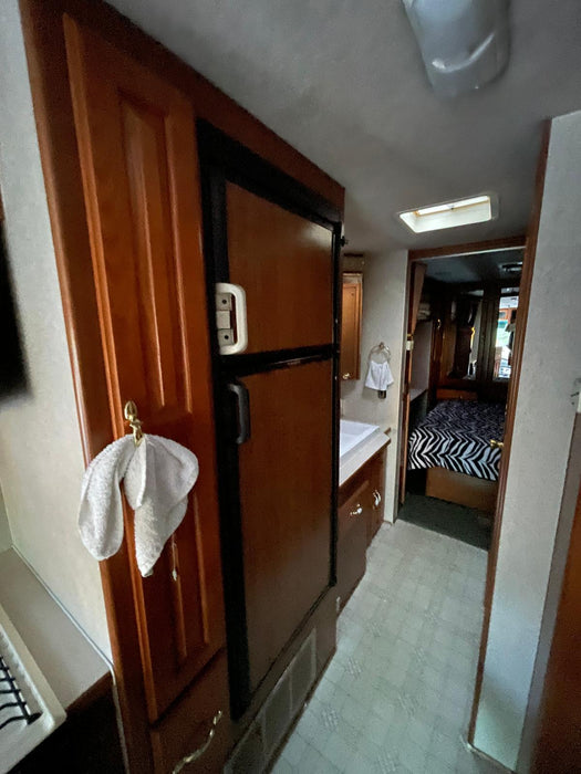 2002 Coachmen Aurora RV Motorhome, Gas