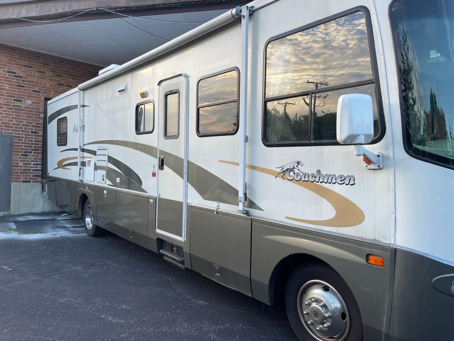 2002 Coachmen Aurora RV Motorhome, Gas