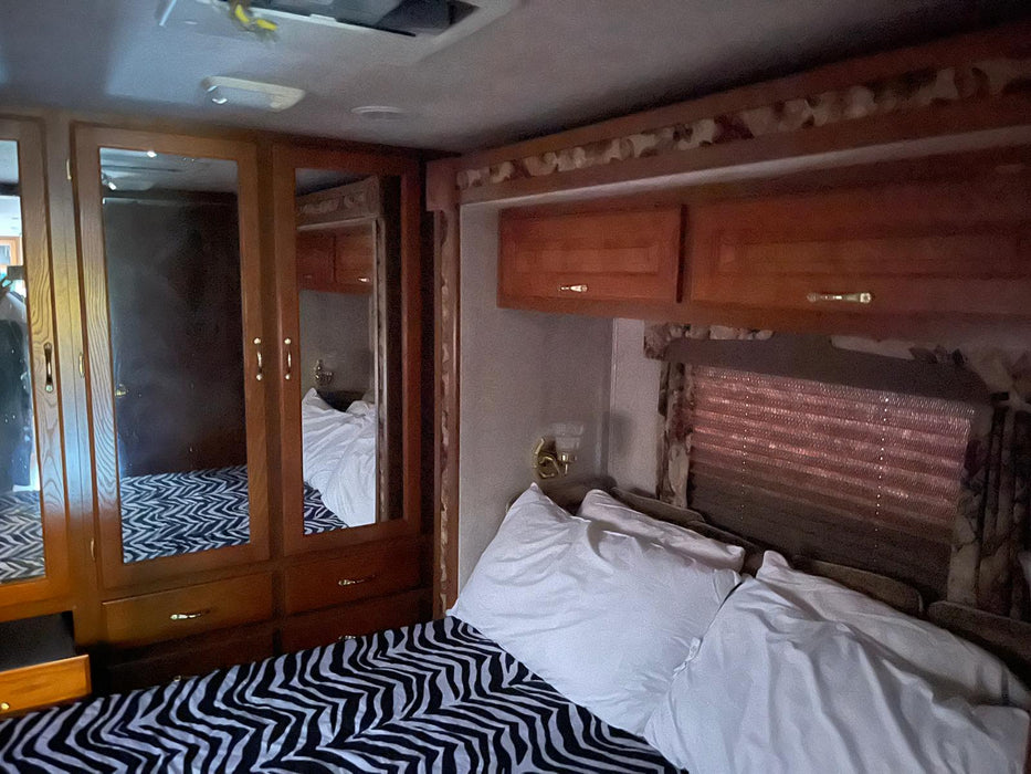 2002 Coachmen Aurora RV Motorhome, Gas