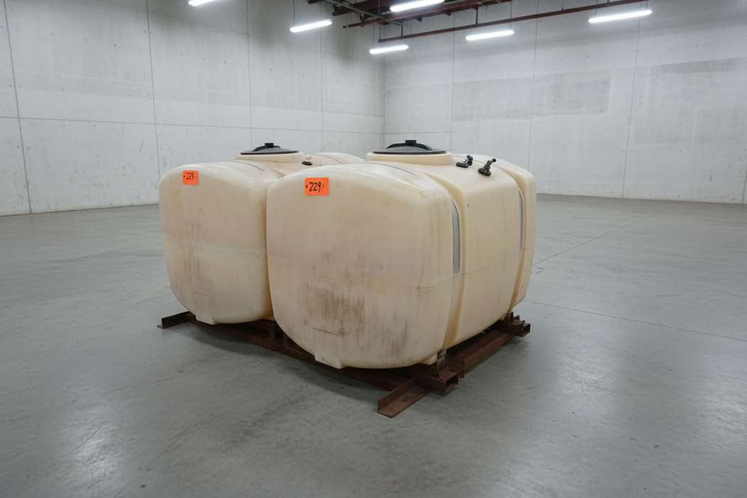 200-Gallon Poly Tank Horizontal Industrial Liquid Storage Container, Used