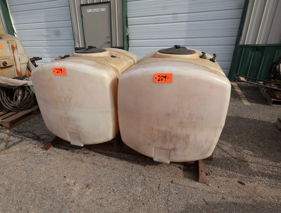 200-Gallon Poly Tank Horizontal Industrial Liquid Storage Container, Used
