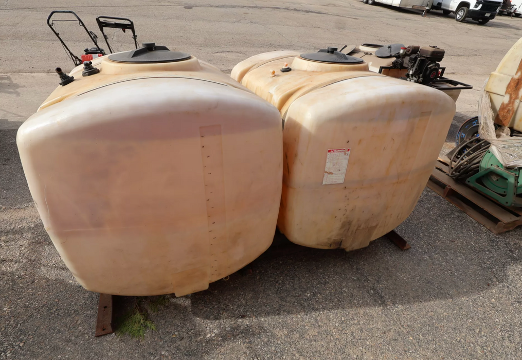 200-Gallon Poly Tank Horizontal Industrial Liquid Storage Container, Used