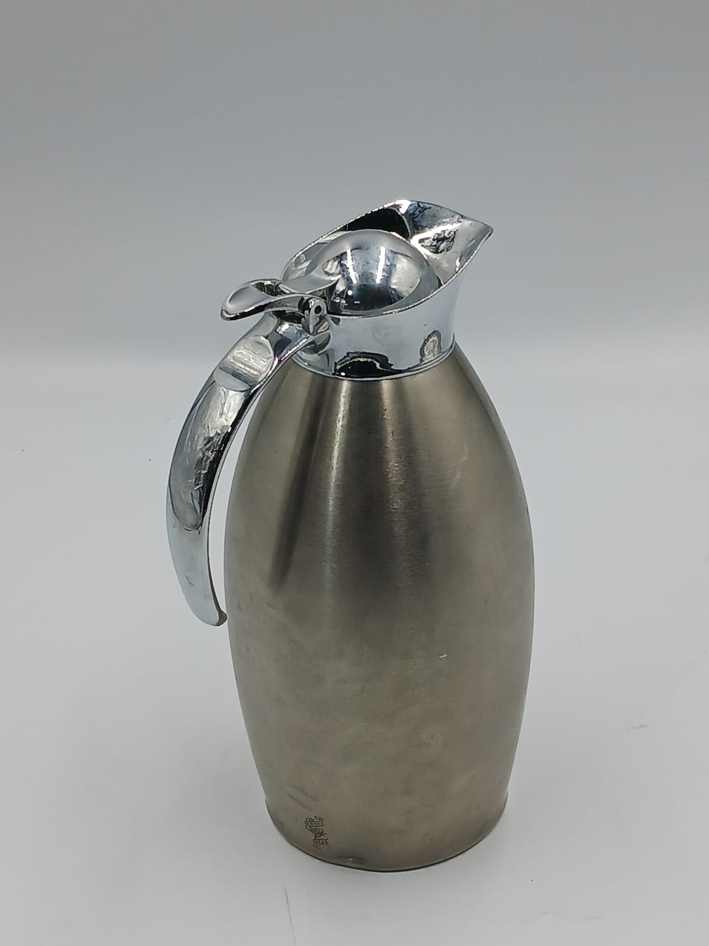 10" Vintage Silver Push Button Carafe, Stainless Steel, 1L, Brushed