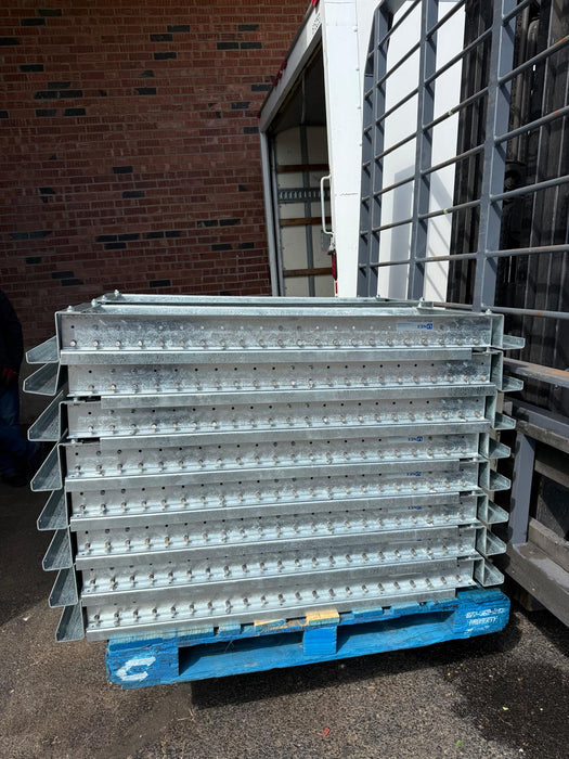 UNEX® 17.5"W Gravity Roller Conveyor, 4ft Length for Gravity Flow Pallet Racking, Used