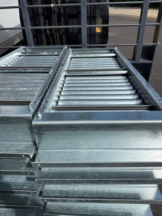 UNEX® 17.5"W Gravity Roller Conveyor, 4ft Length for Gravity Flow Pallet Racking, Used