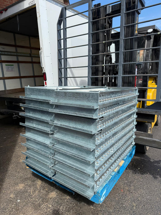 UNEX® 17.5"W Gravity Roller Conveyor, 4ft Length for Gravity Flow Pallet Racking, Used
