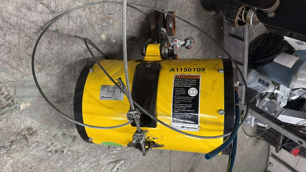 INGERSOLL RAND BW035080 LIFTING AND BALANCING UNIT, 350lbs Capacity, Used