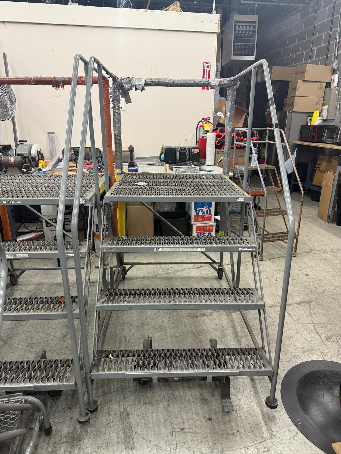 Uline 4-Step Mobile Safety Work Platform Rolling Ladder, 800lbs CAPACI ...